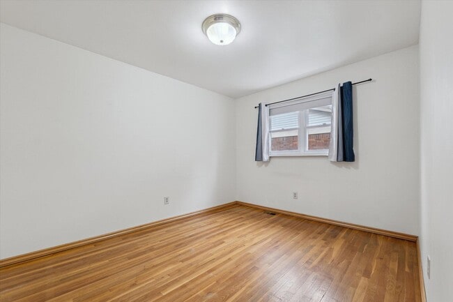 Building Photo - 25568 Kinyon St