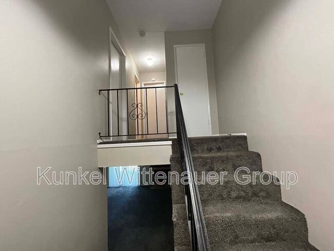 Building Photo - 711 White Oak Dr