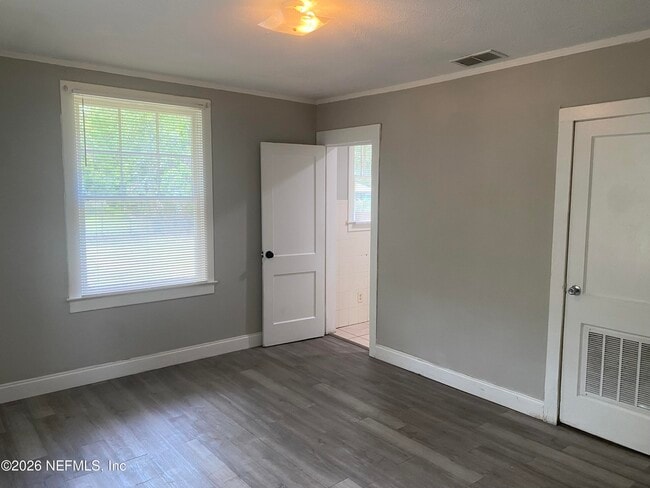Building Photo - 2854 Wickwire St