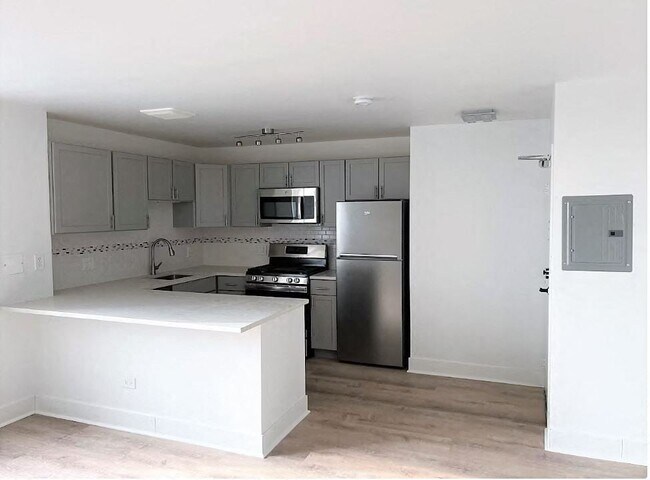 Floorplan - 2424 N.Clark