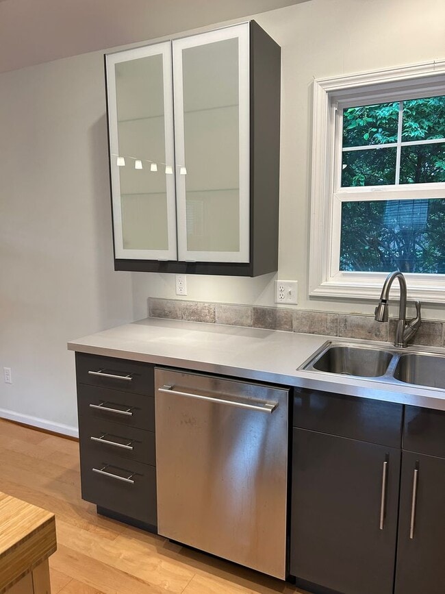 Building Photo - East Asheville - Contemporary Bungalow