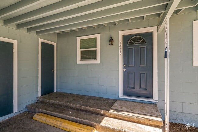 Building Photo - NOW AVAILABLE - 3 Bedroom Home in College ...