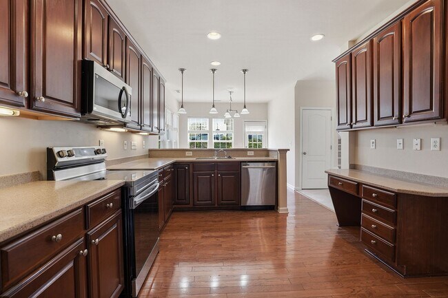 Building Photo - WAKEFIELD HOME WITH 4 BEDROOMS- GREAT HOME!