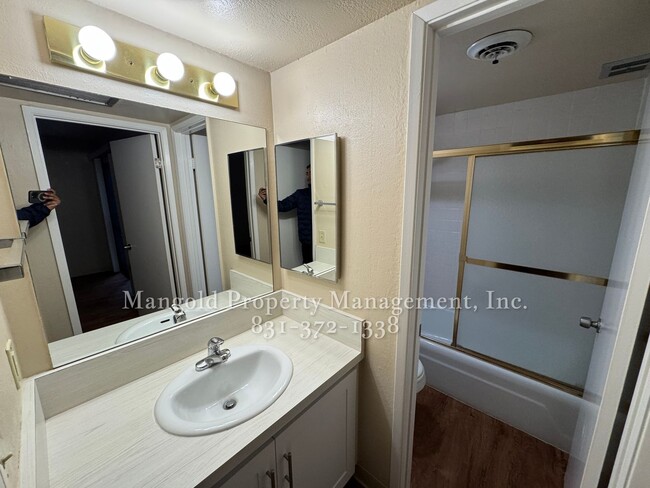 Building Photo - Spacious One-Bed One-Bath Condo Located At...