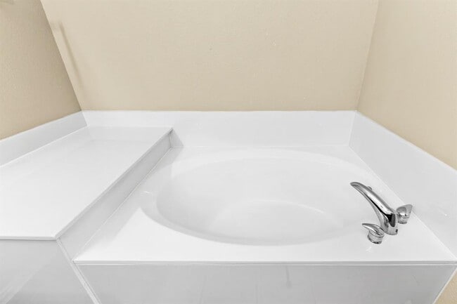 Building Photo - 208 Pecanwood S