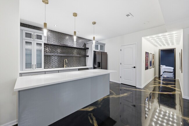 Building Photo - 4530 E Fairfax Ave