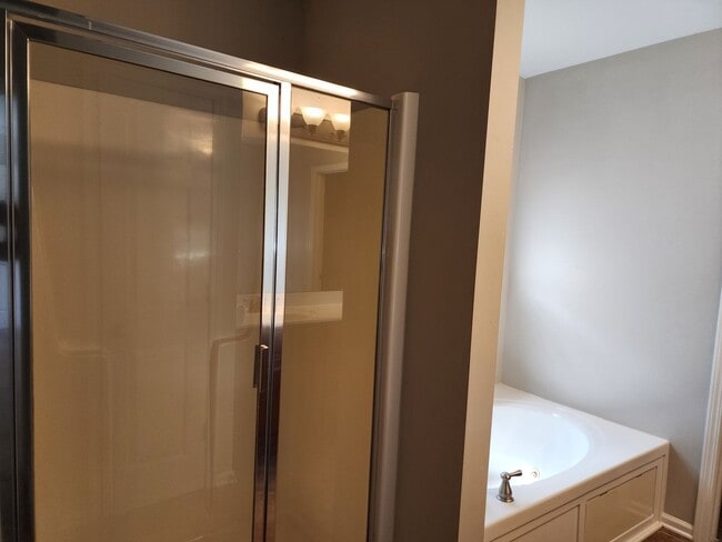 Building Photo - Quaint 4-Bedroom Home