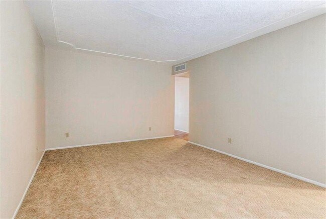 Building Photo - 4753 Fairbanks Dr
