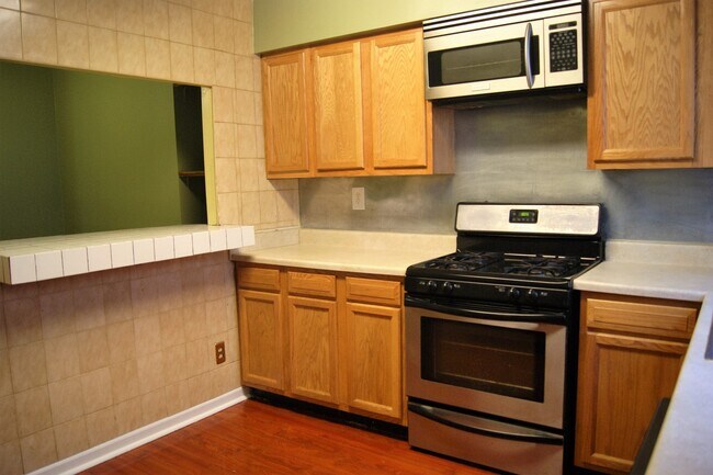 Building Photo - Charming 3 Bedroom/ 1 Bathroom Townhome in East Baltimore, MD!