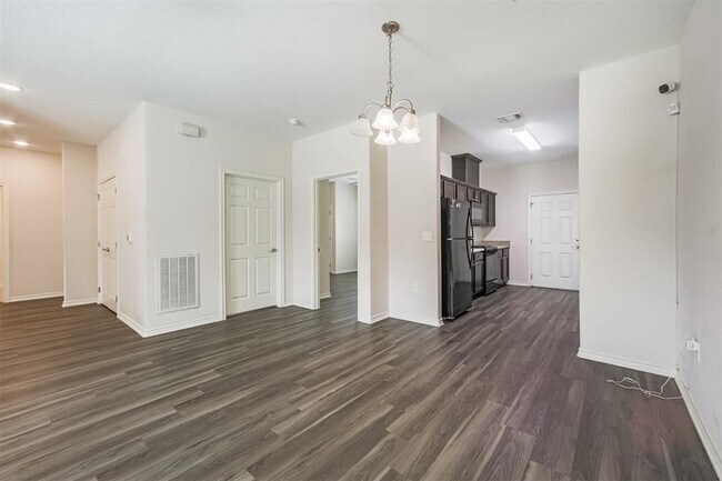 Building Photo - 10310 Chesterfield Dr