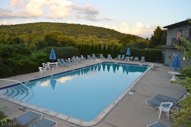 Building Photo - 1214 Spruce Hills Dr