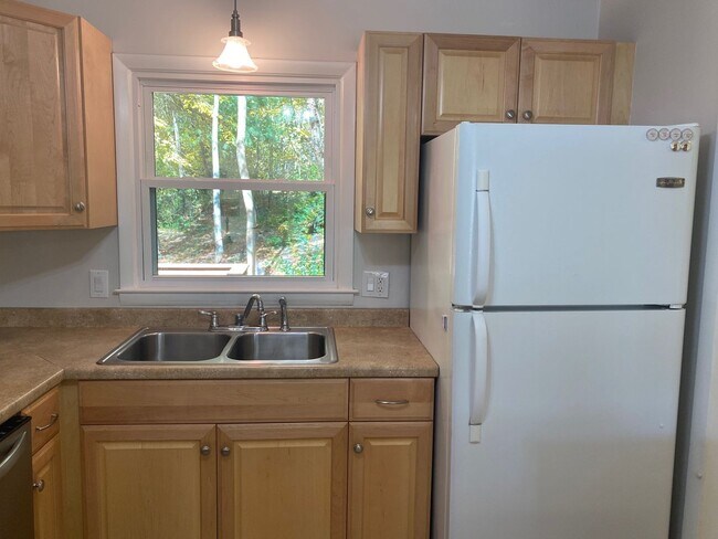 Building Photo - South AVL - 3/2 with Finished Basement!