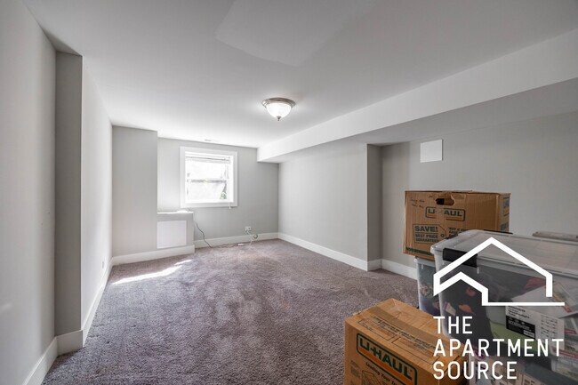 Building Photo - 3022 N Avers Ave