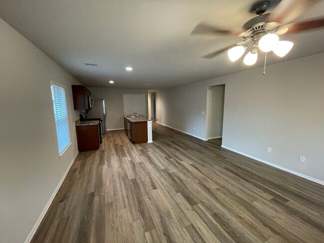 Building Photo - 731 Long Cedar Dr