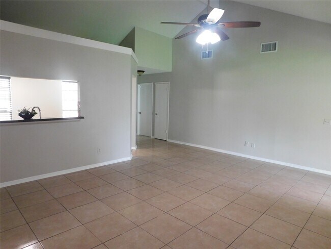 Building Photo - 4403 Alamo Ave