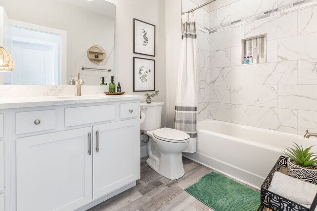 Building Photo - Flexible Lease Lengths! Furnished Southside Townhome