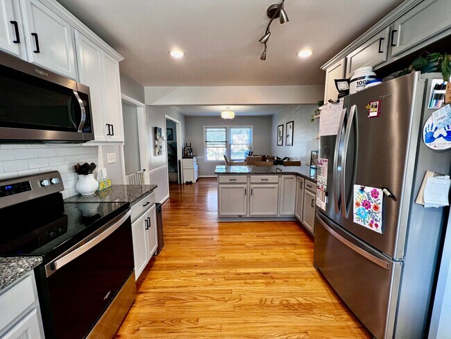 Building Photo - Beautiful All-Brick Ranch in the Heart of ...