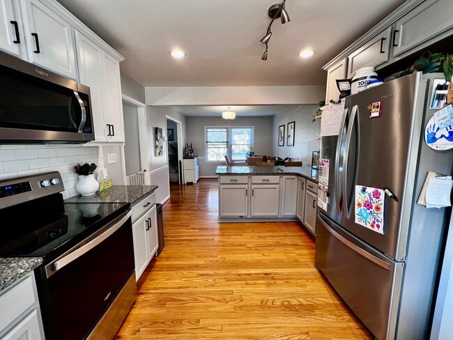 Building Photo - Beautiful All-Brick Ranch in the Heart of Kings Grant!