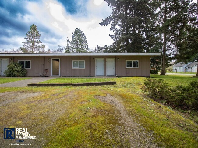 Building Photo - Renovated 1BR w/ Patio, Yard Access & Pet-Friendly Living!