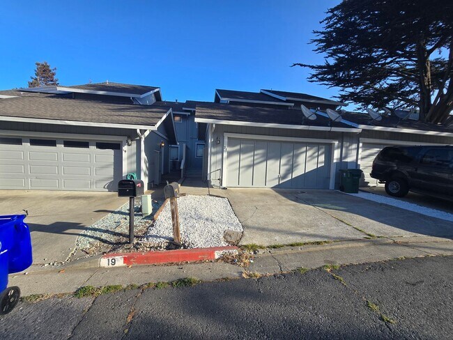Building Photo - 21 Dove Ln