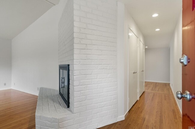 Building Photo - 22 Brennfleck Ave