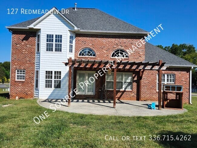 Building Photo - 127 Redmeadow Dr