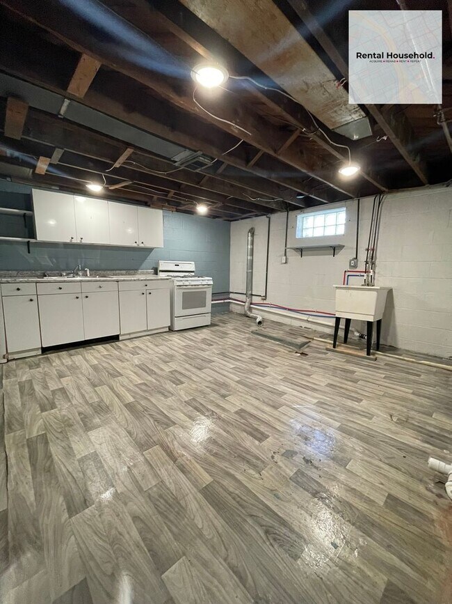 Building Photo - Stunning & Spacious 3-Bedroom Home in Warren!