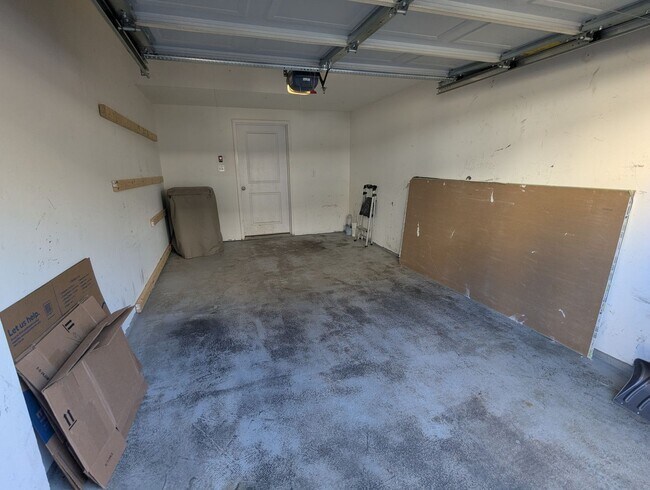 Building Photo - Ground level (two story) Condo in Westview South Community available early April!