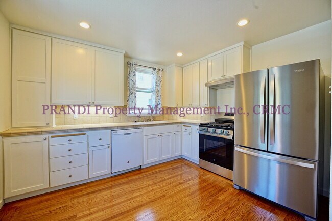 Building Photo - Sun Valley Duplex with Garage and Great La...