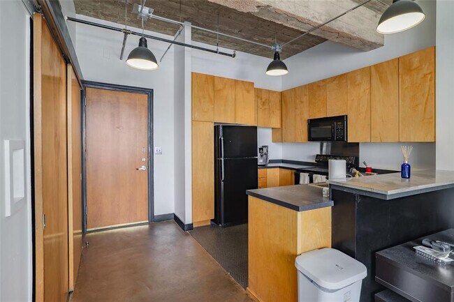 Building Photo - 710 Colorado St