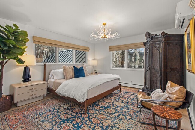 Building Photo - 262 Eastwood Rd