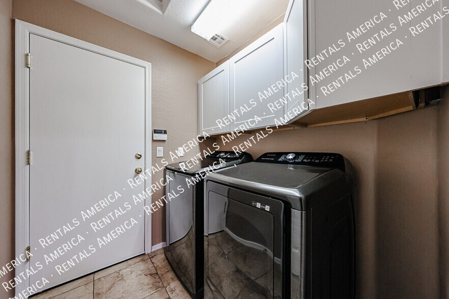Building Photo - 36322 W Alhambra St