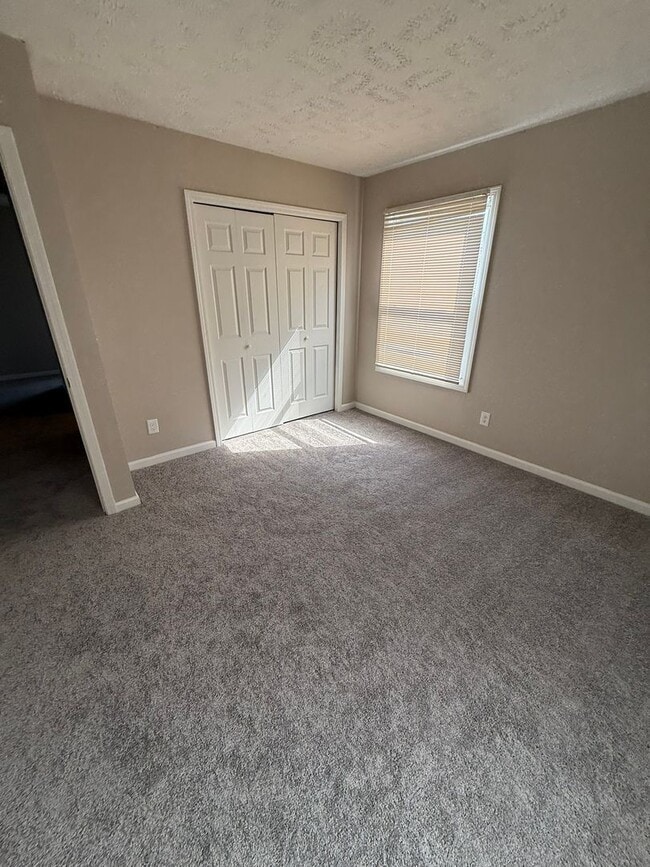 Building Photo - Charming 3-Bedroom Property in Prime Location