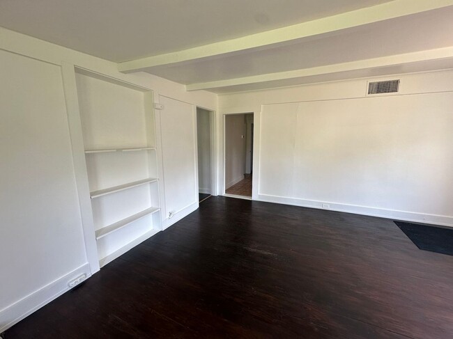 Building Photo - 603 N Orange St