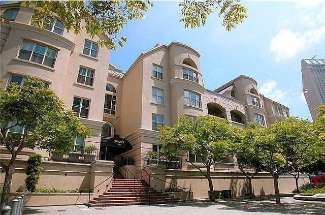 Building Photo - "Luxurious 2-Bed, 3-Bath Retreat with Granite Countertops in San Diego's Heart - 1460 Sq Ft of El...