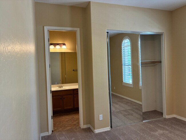 Building Photo - 20973 W Cora Vista
