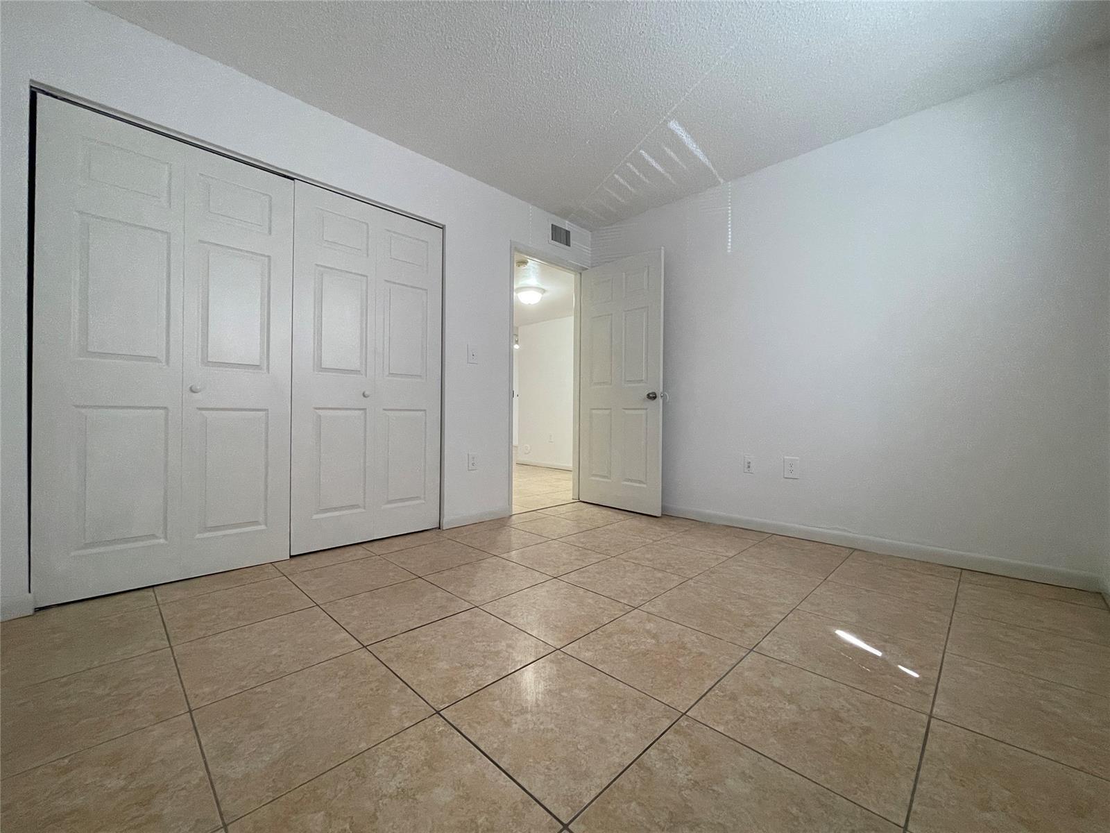 Building Photo - 9885 Nob Hill Ln