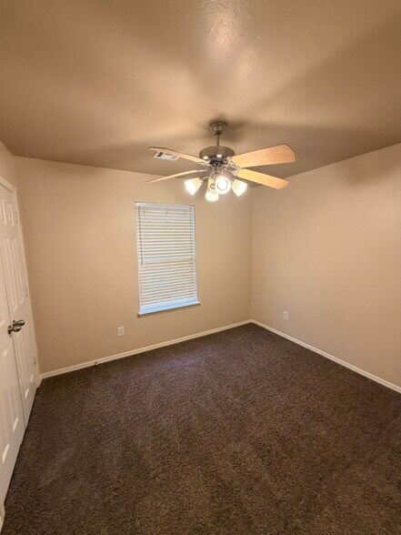 Building Photo - 426 W Pines Way