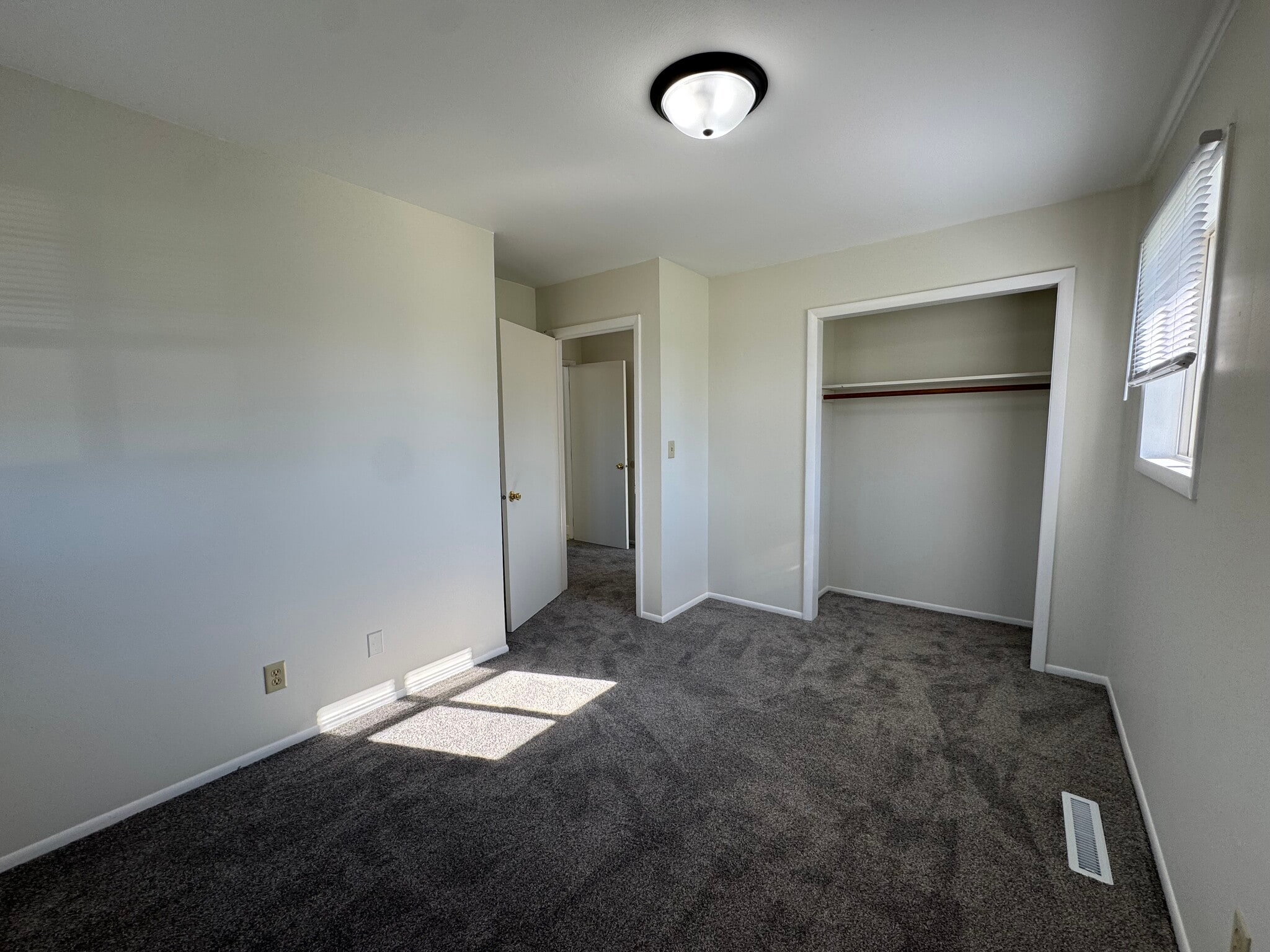 Building Photo - 647 Kennedy Ct