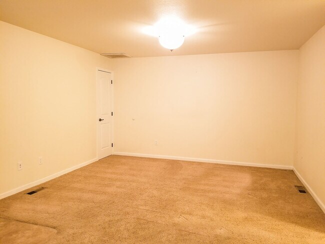 Building Photo - 2513 Corona Ave