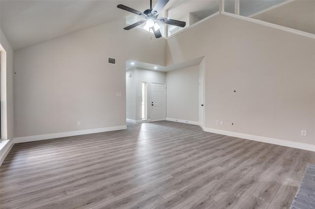 Building Photo - 829 Foxridge Dr