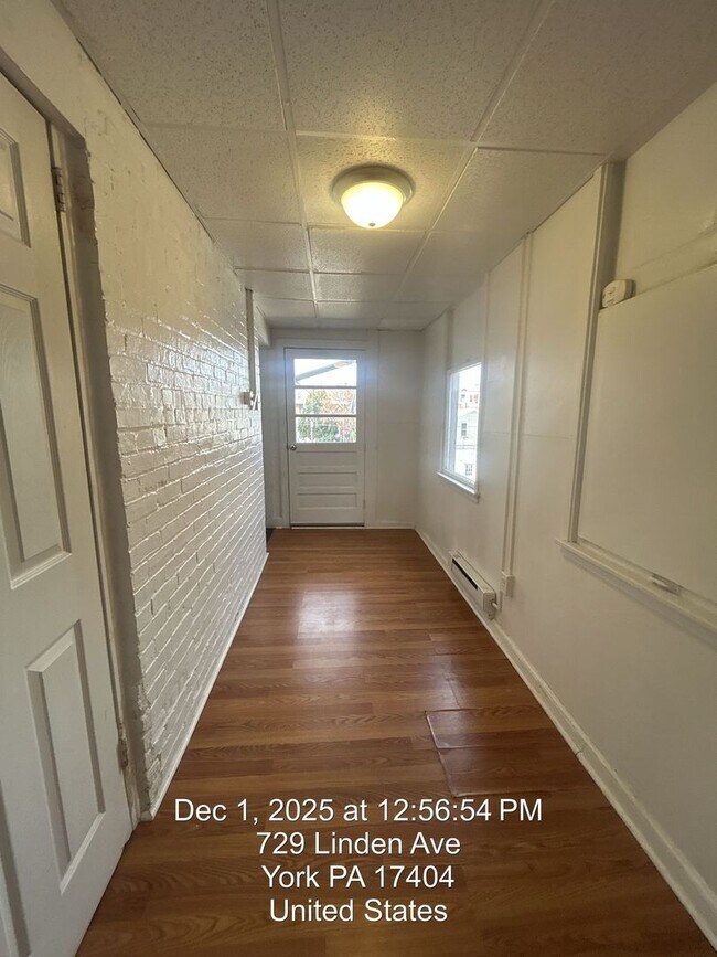 Building Photo - 727 Linden Ave