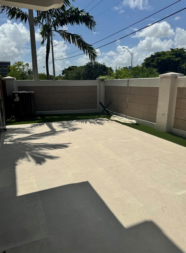 Building Photo - 10400 NW 58th Ter