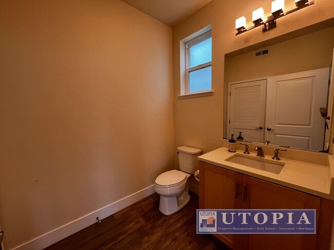 Building Photo - Spacious and Modern 3-bedroom, 3.5 bathroom in Seabright just minutes away from the Beach Boardwa...