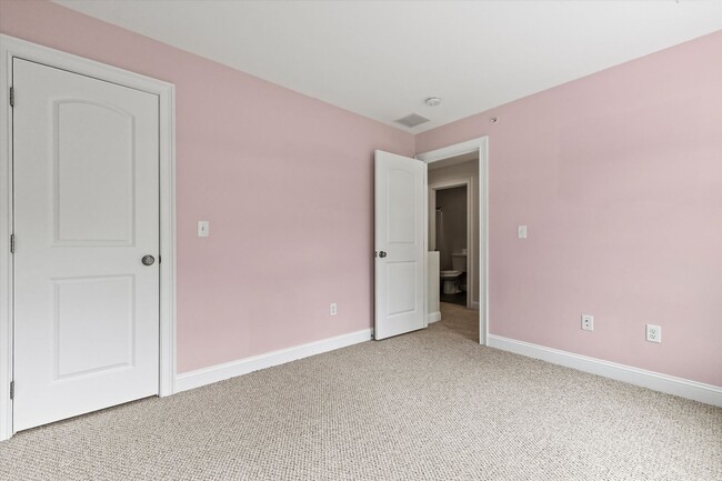 Building Photo - 30 Daylily Ln