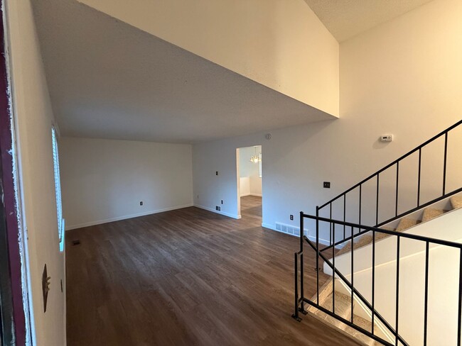 Building Photo - NEW LOW PRICE Spacious 3 Bed + Office, 2 Bath Single Family Home with a 2 Car Garage!