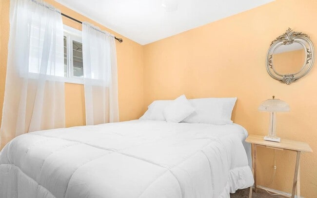 Building Photo - 6114 S Sawgrass Dr