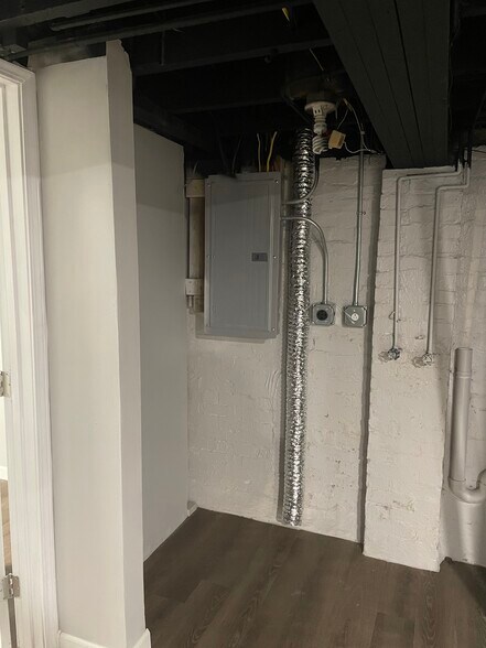 Washer/Dryer Connections - 710 Park Ave