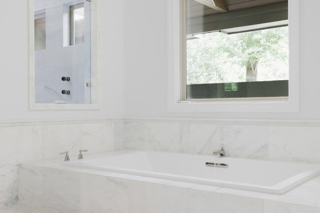 Building Photo - 506 Konstanty Cir