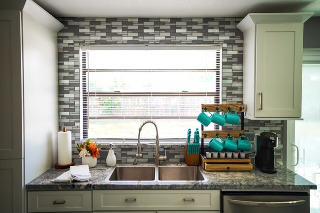 Building Photo - 8412 Westridge Dr